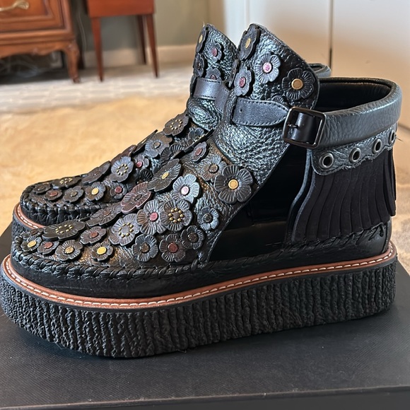 Coach shoes 8 fit like 39/9-9 1/2 fit big leather w flowers - Picture 4 of 9